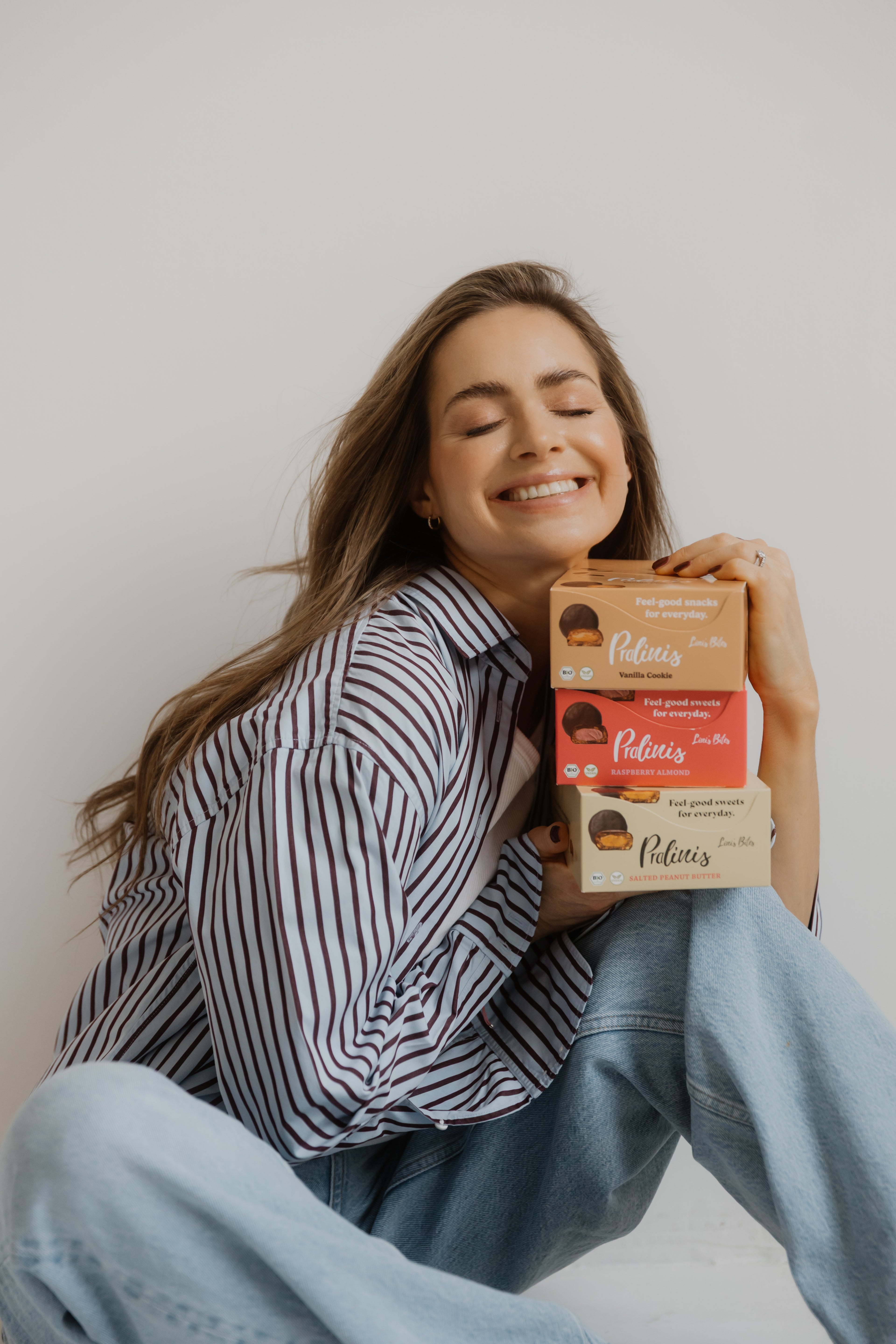 Eileen Pesarini, Gründerin von Linis Bites – mit Pralinis, Lifestyle-Moodbild