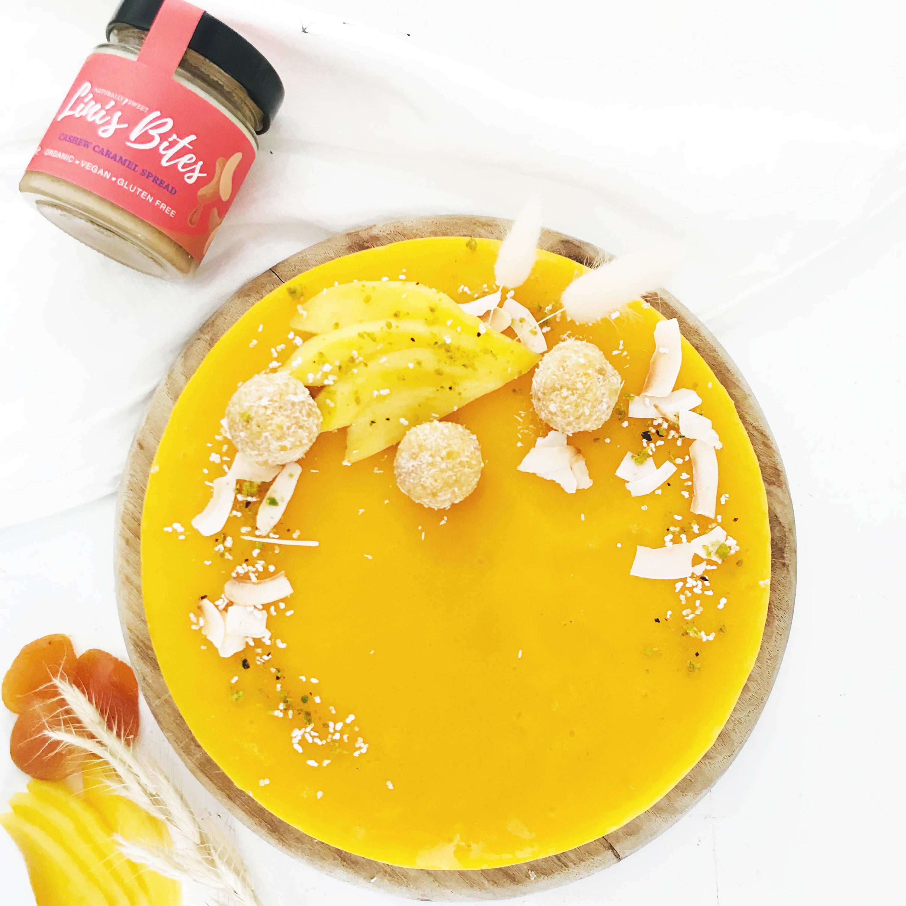 Mango Cashew Kokos Cake