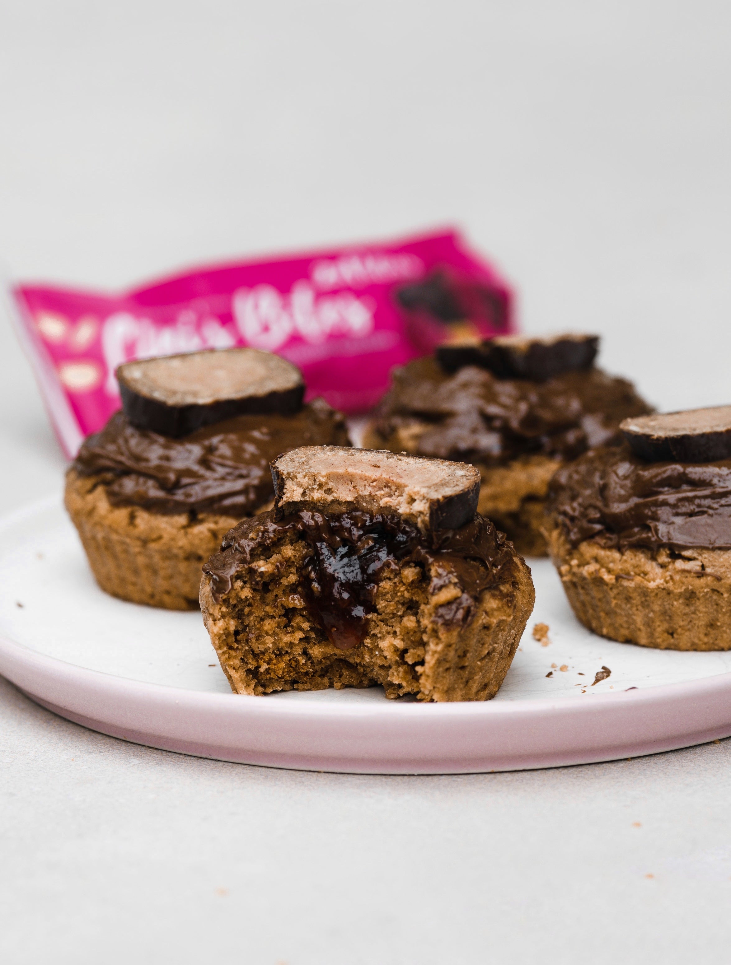 Juicy muffins with raspberry filling – Linis Bites