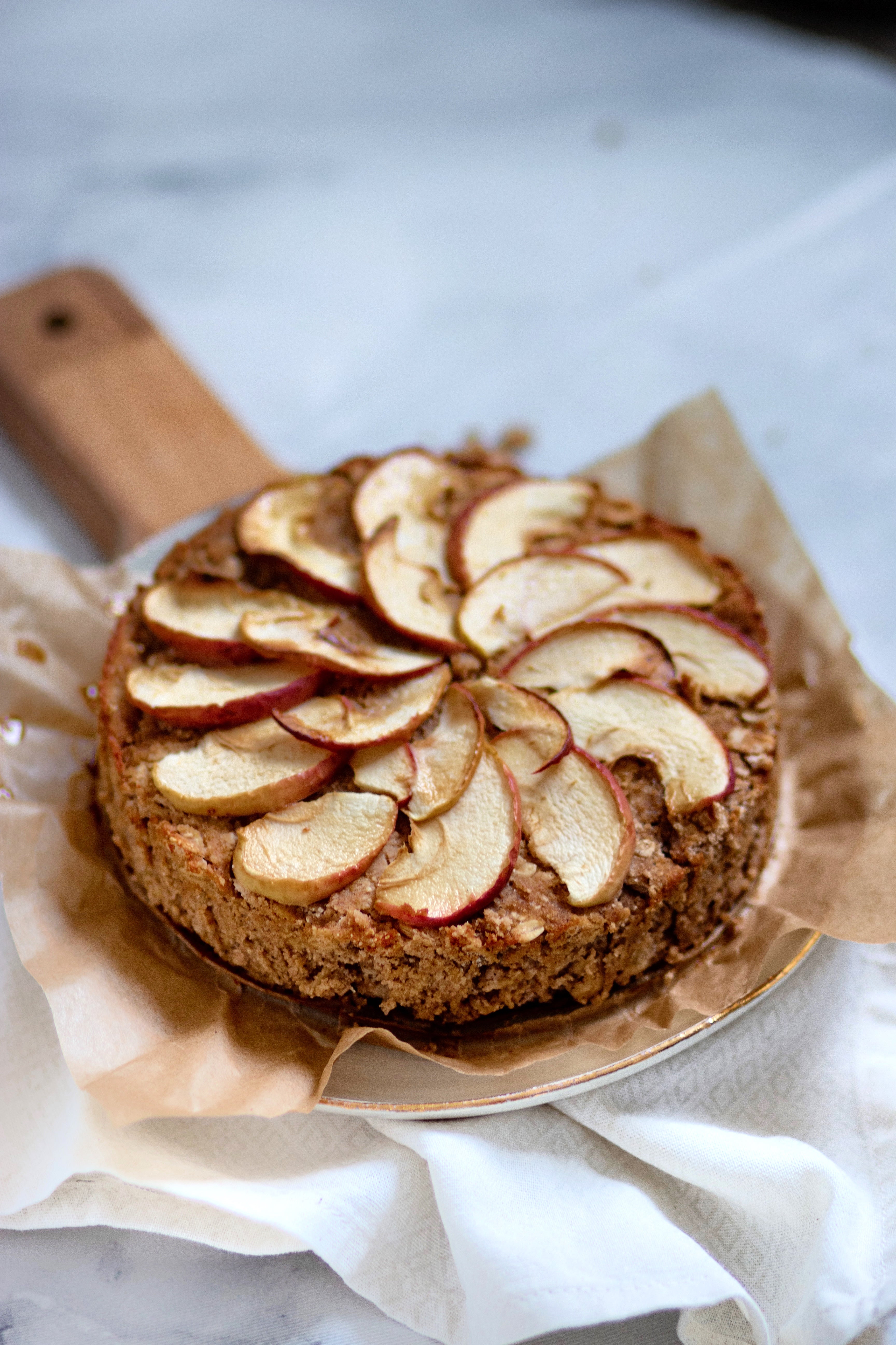 Zimtiger Apfelkuchen mit saftigem Topping – Linis Bites GmbH Zimtiger Apfelkuchen mit saftigem Topping – Linis Bites GmbH