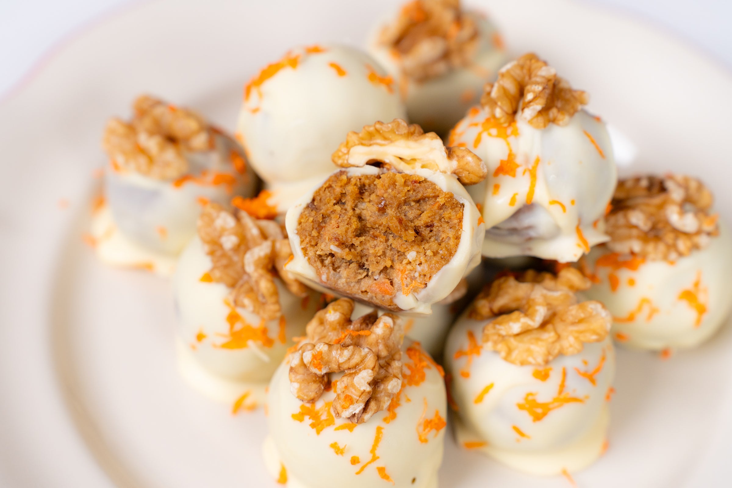 Vegane und gesunde Carrot Cake Energy Balls ohne Zucker – einfaches Rezept von Lini's Bites